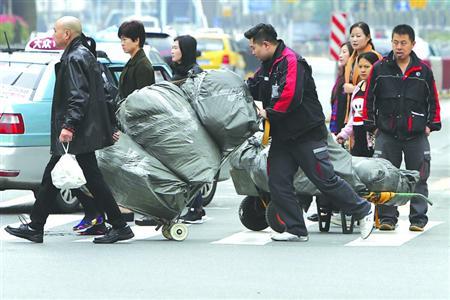 德普瑞工业品商城—双十一 快递公司启用机器人分拣包裹